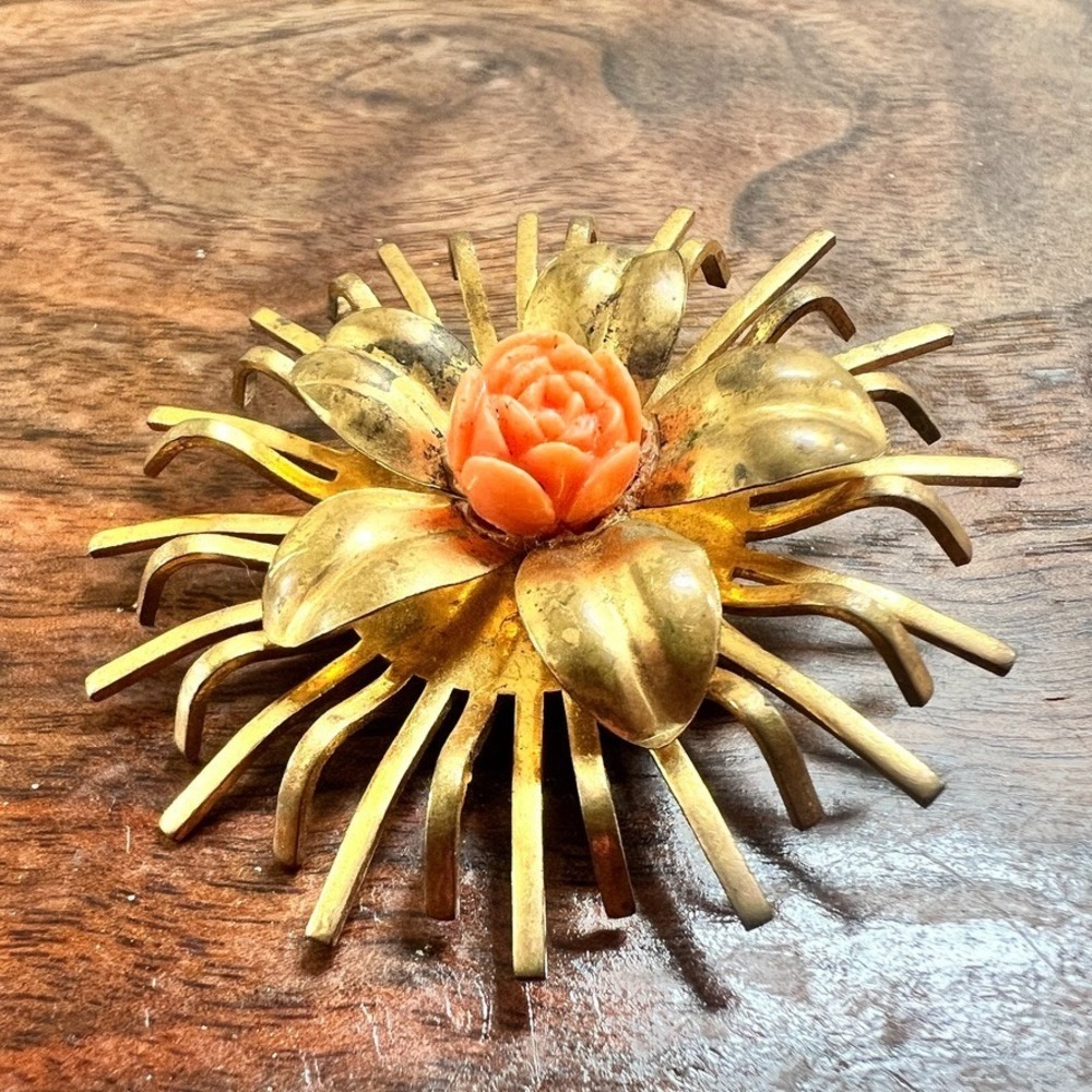 Atomic 1950s Sunburst Flower Brooch Gold Tone Coral Rose‎